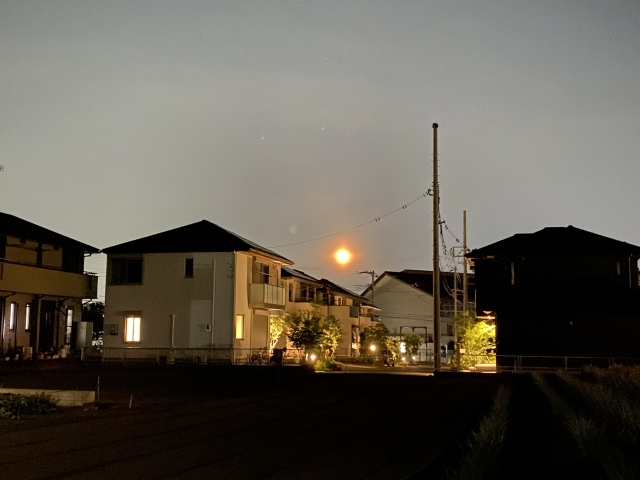 夕暮れ時の18時のイメージ画