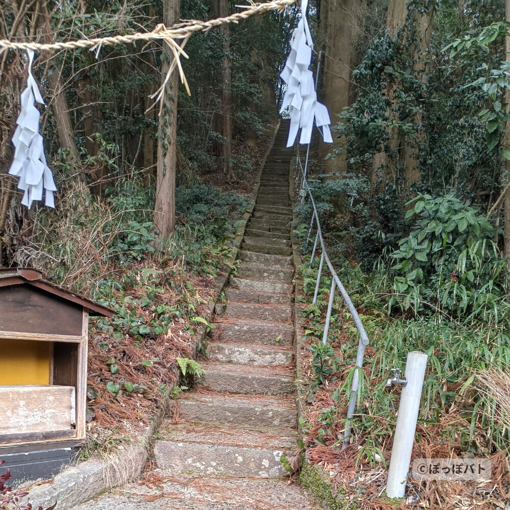 夏目友人帳の聖地巡礼で訪れた人吉の雨宮神社の石段